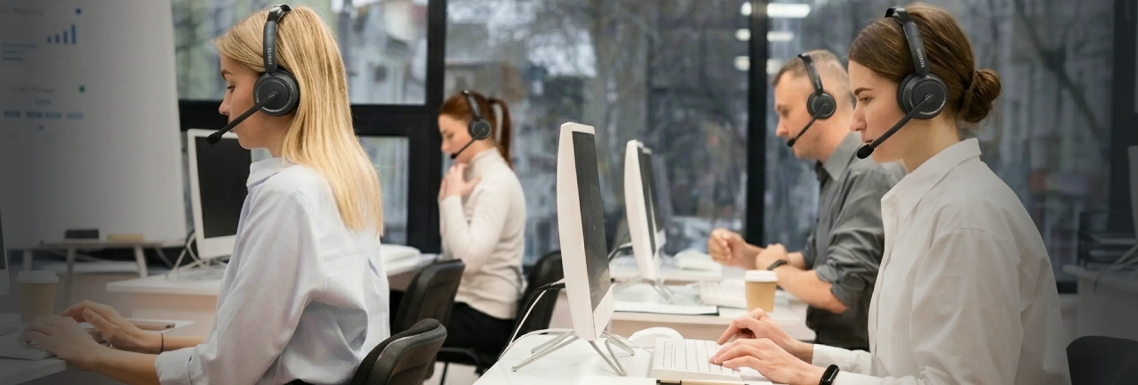 call center with noise cancelling headset with mic