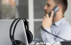 this male is wondering the answer of stereo vs mono headset