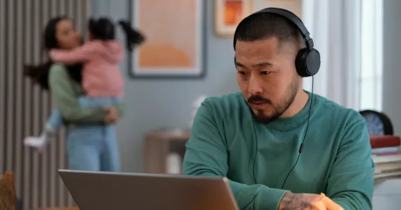 these are headphones raycon