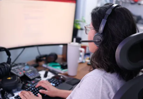 noise cancelling headphones for call center customer service